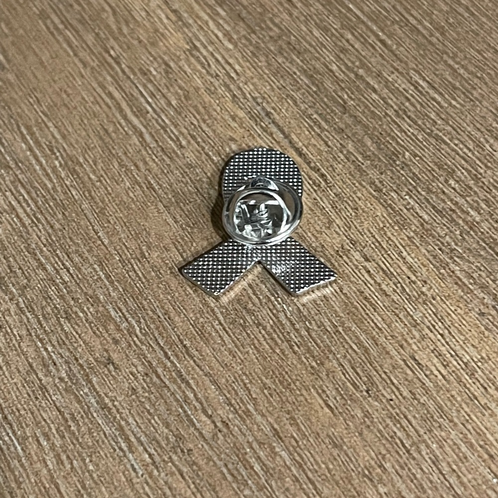 Amazon pin - Picture 2 of 2